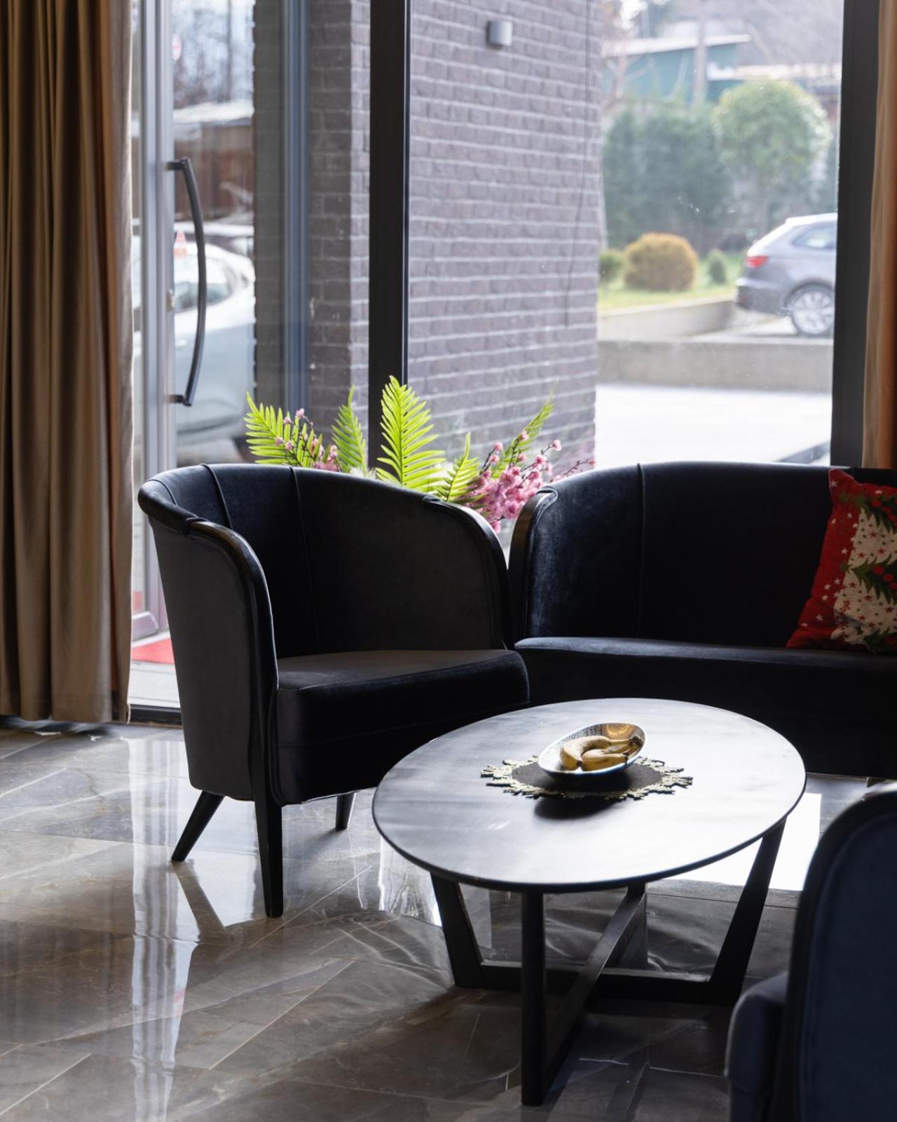 Vetus Hotel Pristina Eksteriør billede