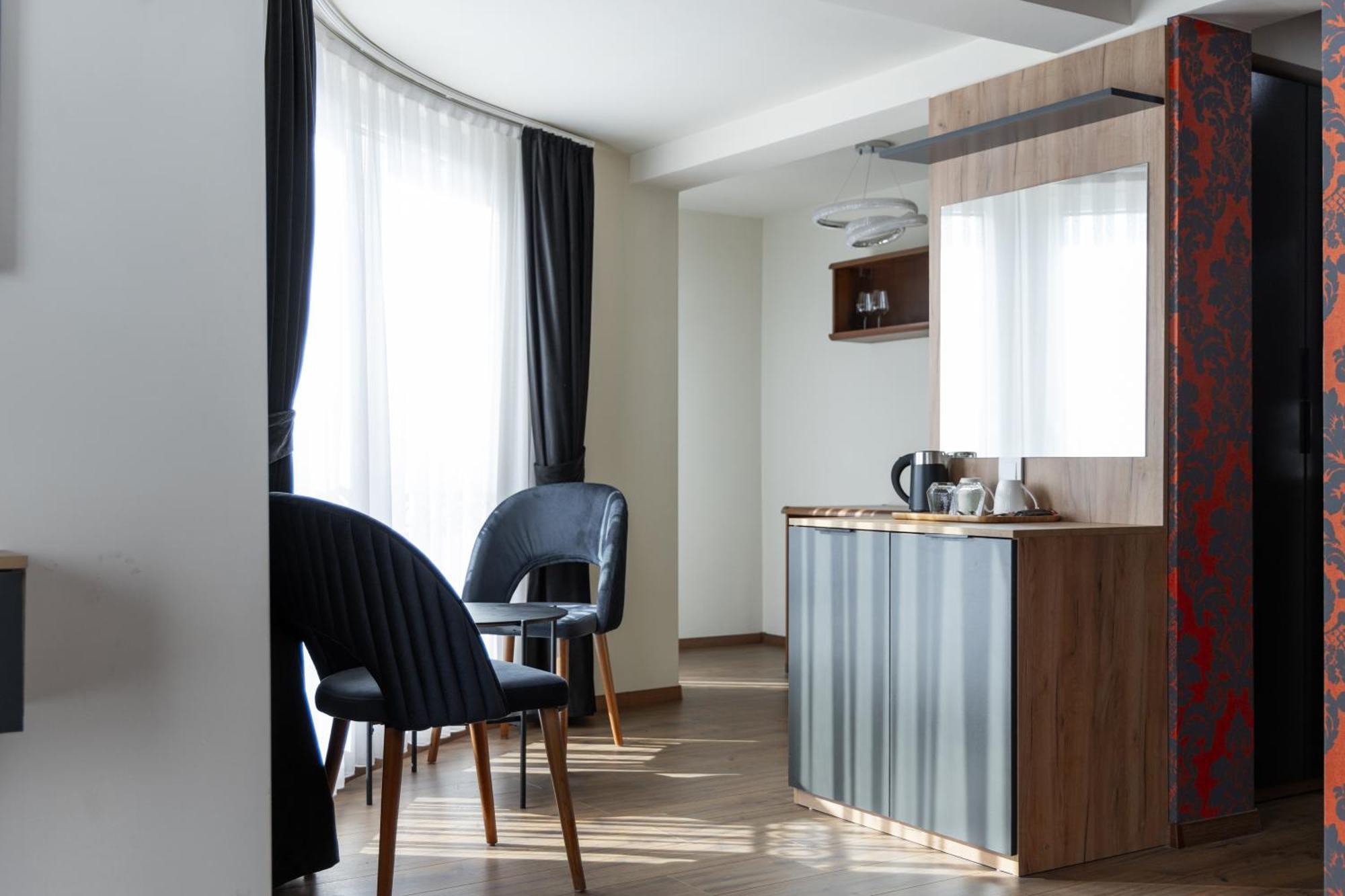 Vetus Hotel Pristina Eksteriør billede